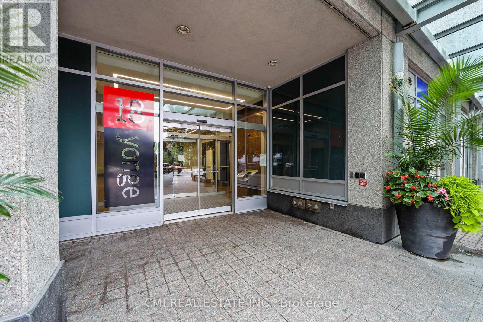 2603 18 Yonge St, Toronto, ON M5E 1Z8