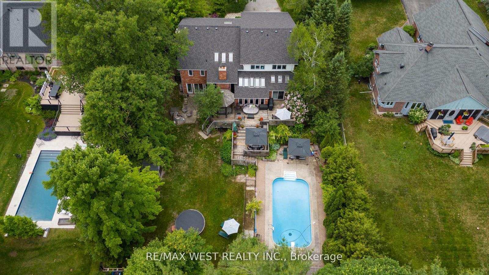 35 Jodies Ln, Springwater, ON L0L 1X1
