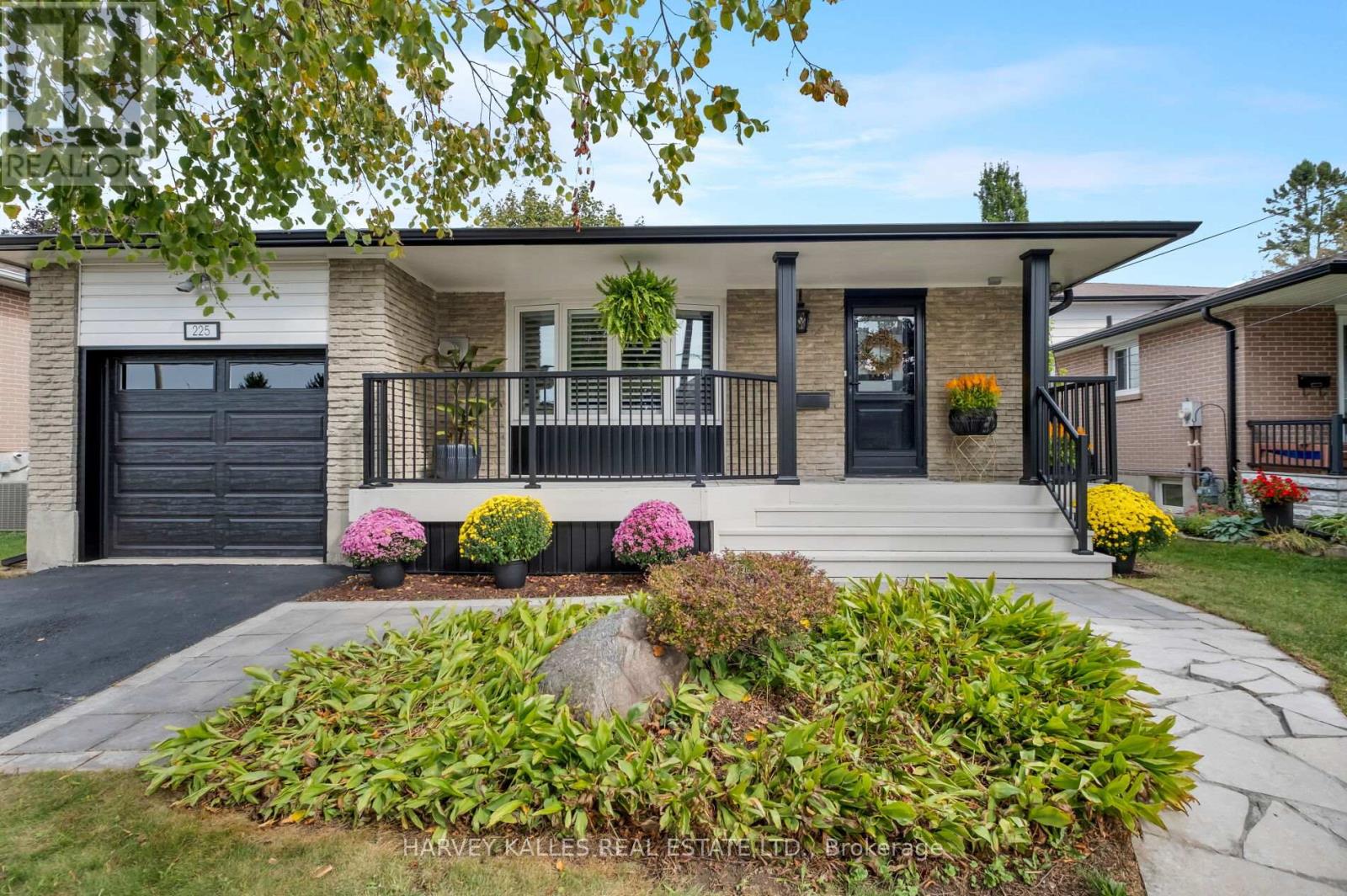 225 Stewart St, Whitby Blue Grass Meadows, ON L1N 3V2