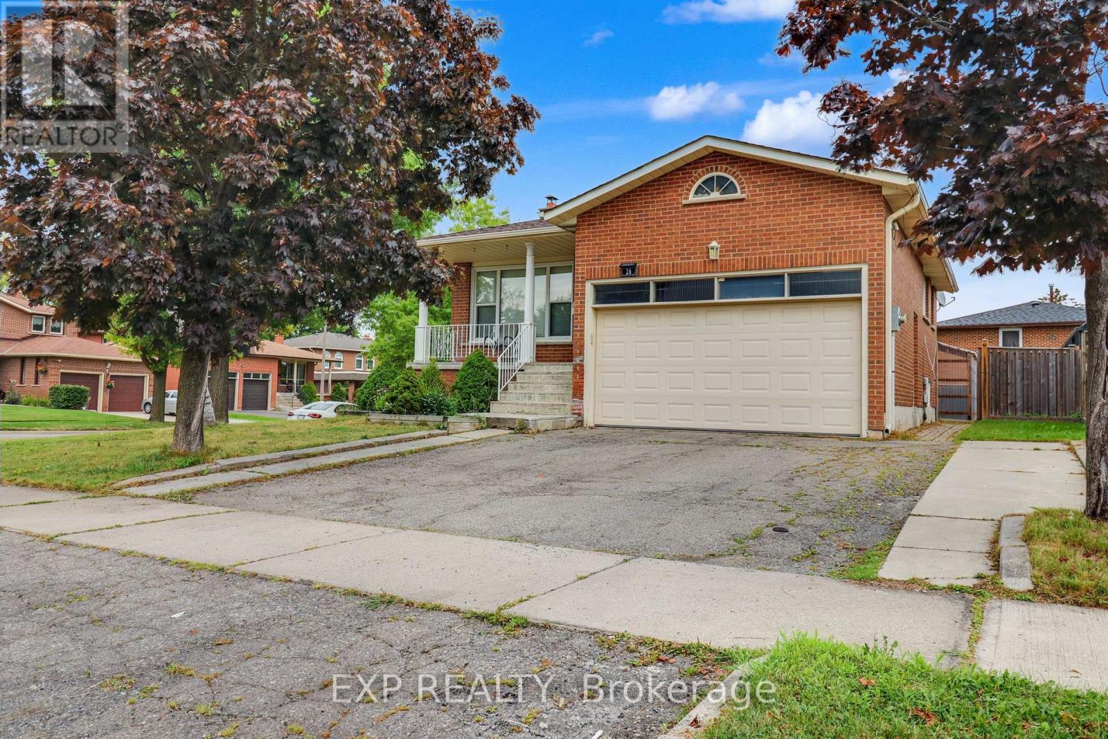 28 Poinsettia Pl, Brampton, ON L6S 3S1