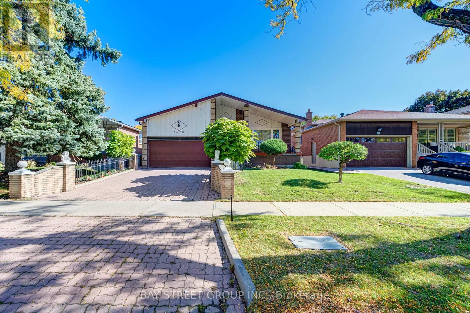 3420 Charmaine Hts, Mississauga, ON L5A 3C1