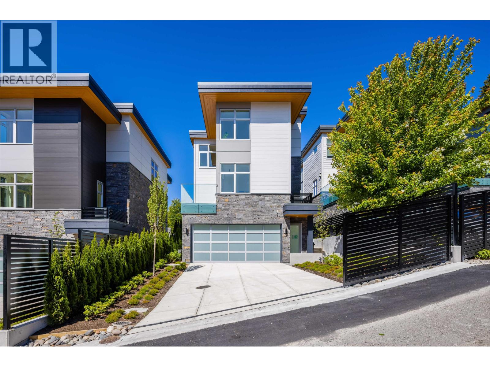 592 Arthur Erickson Pl, West Vancouver, BC V7T 1J1