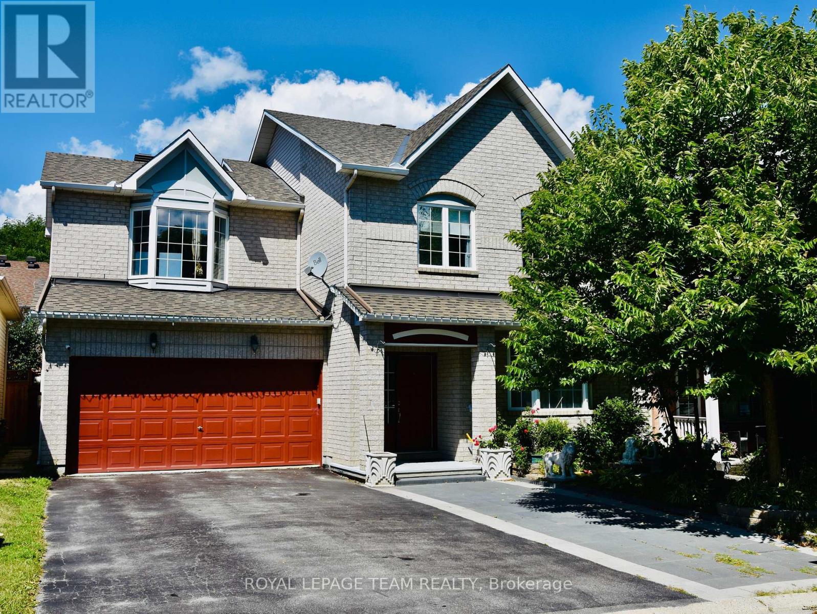 18 Oakham Rdg, Ottawa, ON K2K 3B3