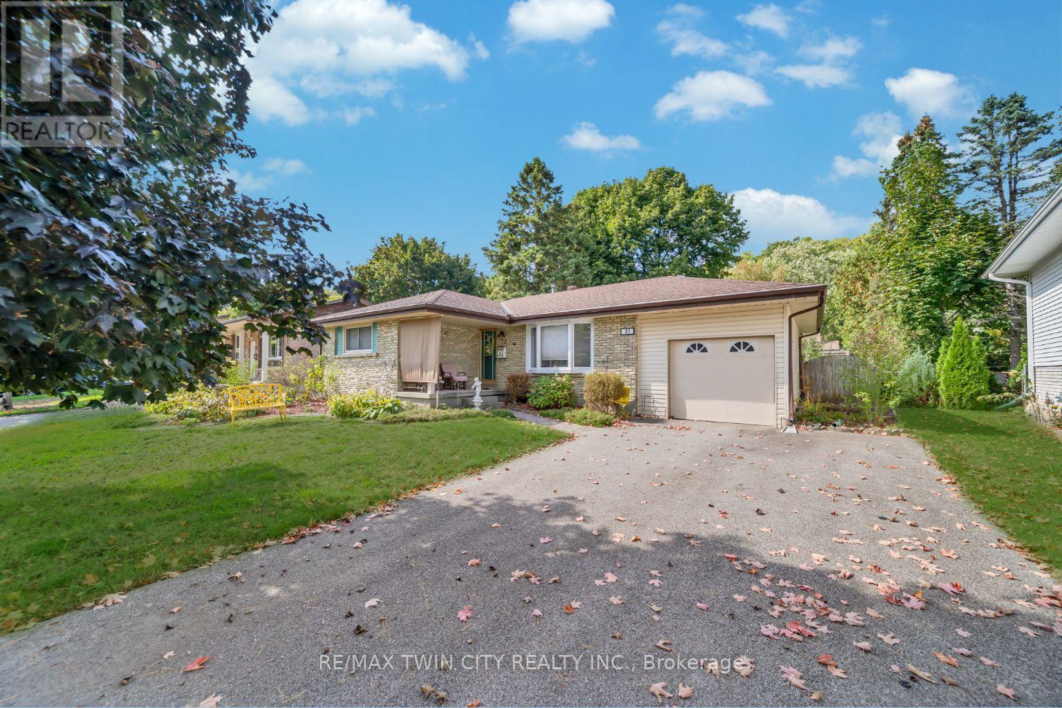 13 Gilston Pkwy, Brant, ON N3L 3K7