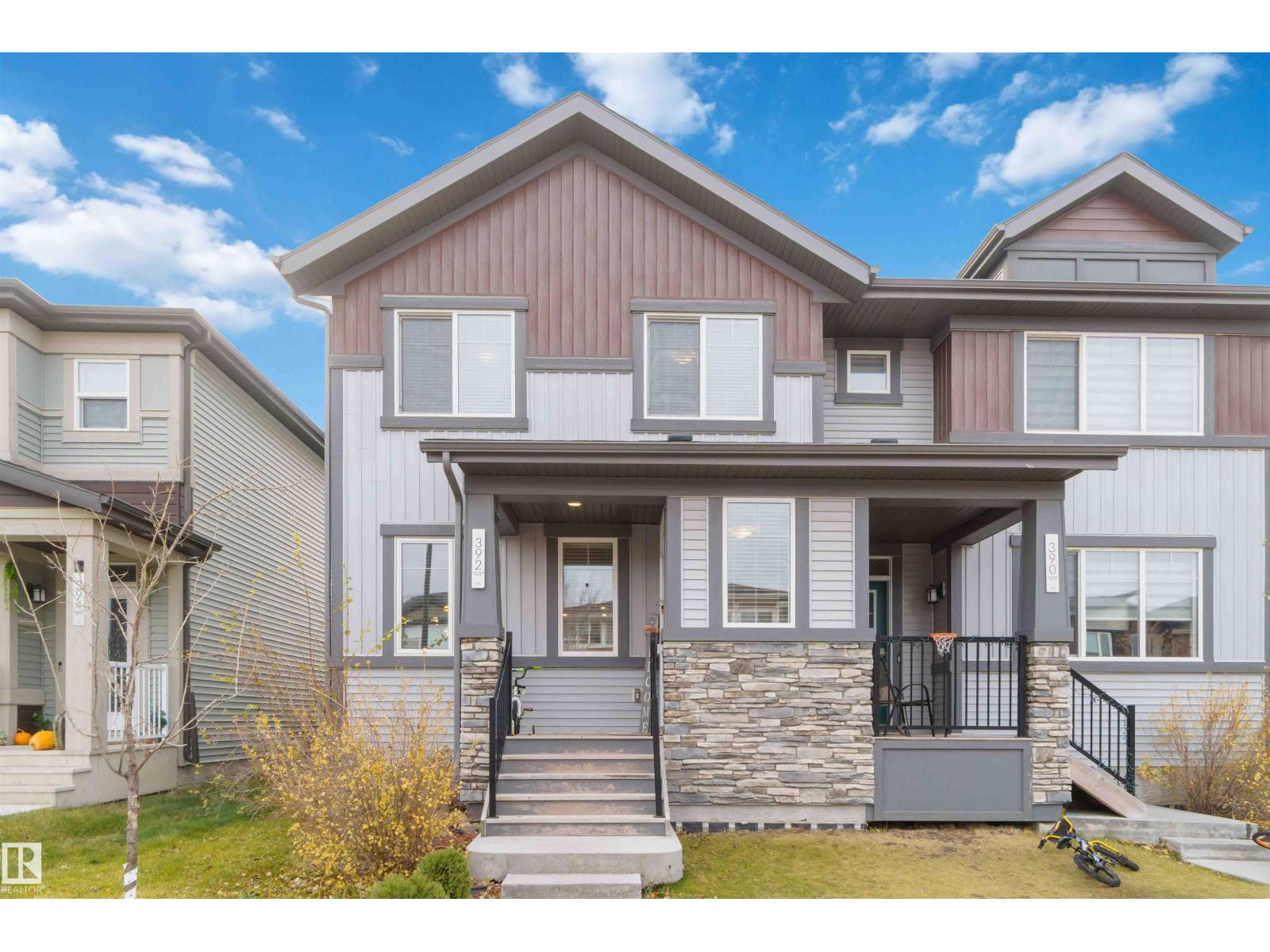 392 Charlesworth Dr SW, Edmonton, AB T6X 2G5