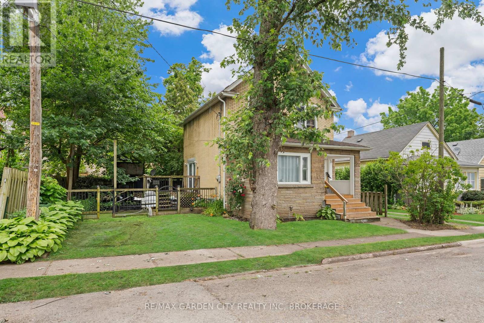 4115 May Ave, Niagara Falls, ON L2E 3H6