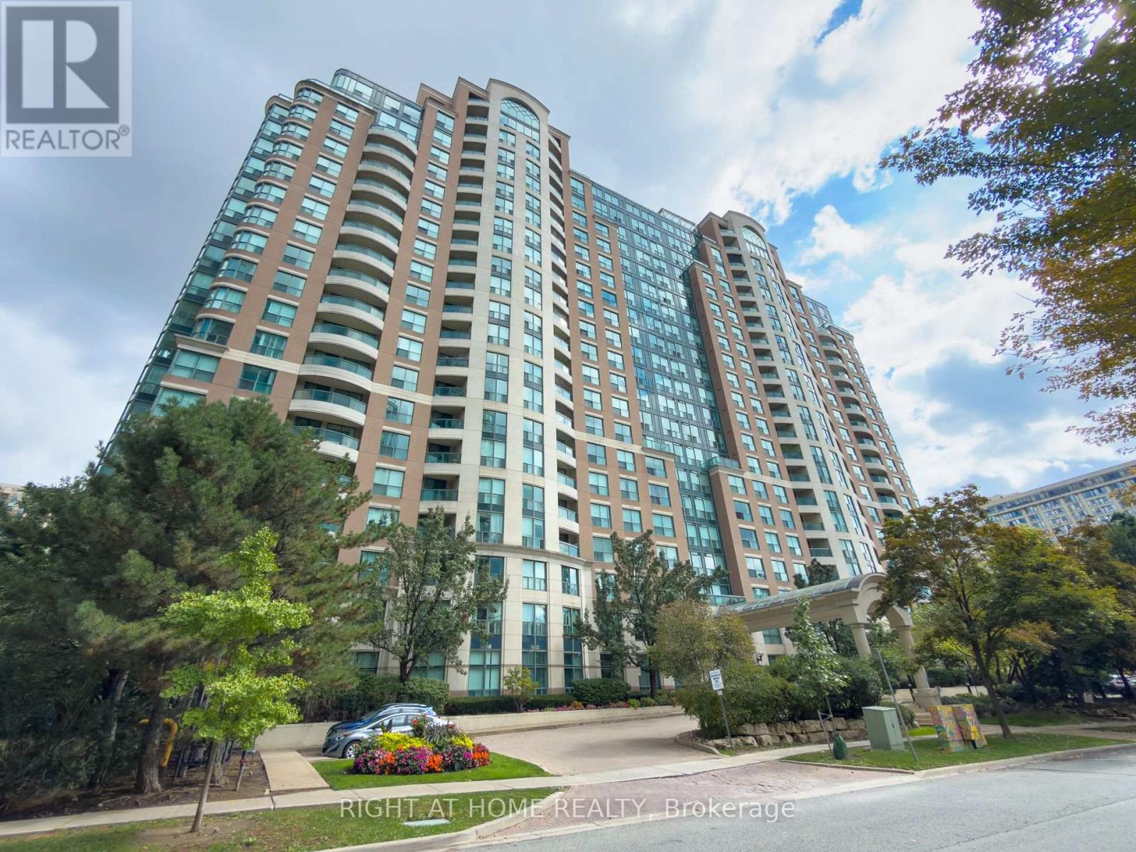 801 23 Lorraine Dr, Toronto, ON M2N 6Z6