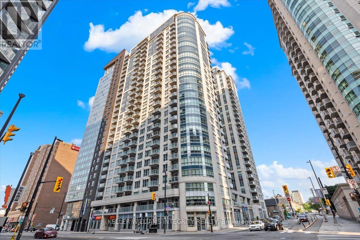 909 242 Rideau St, Ottawa, ON K1N 0B7