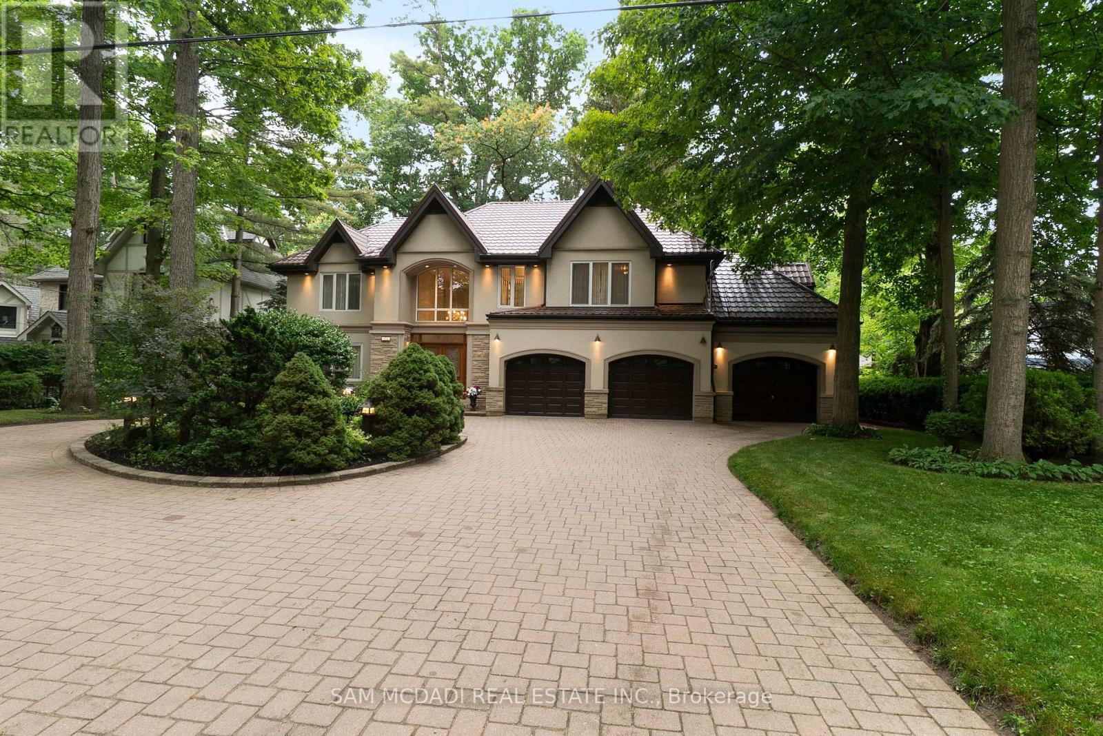 978 Tennyson Ave, Mississauga, ON L5H 2Z1