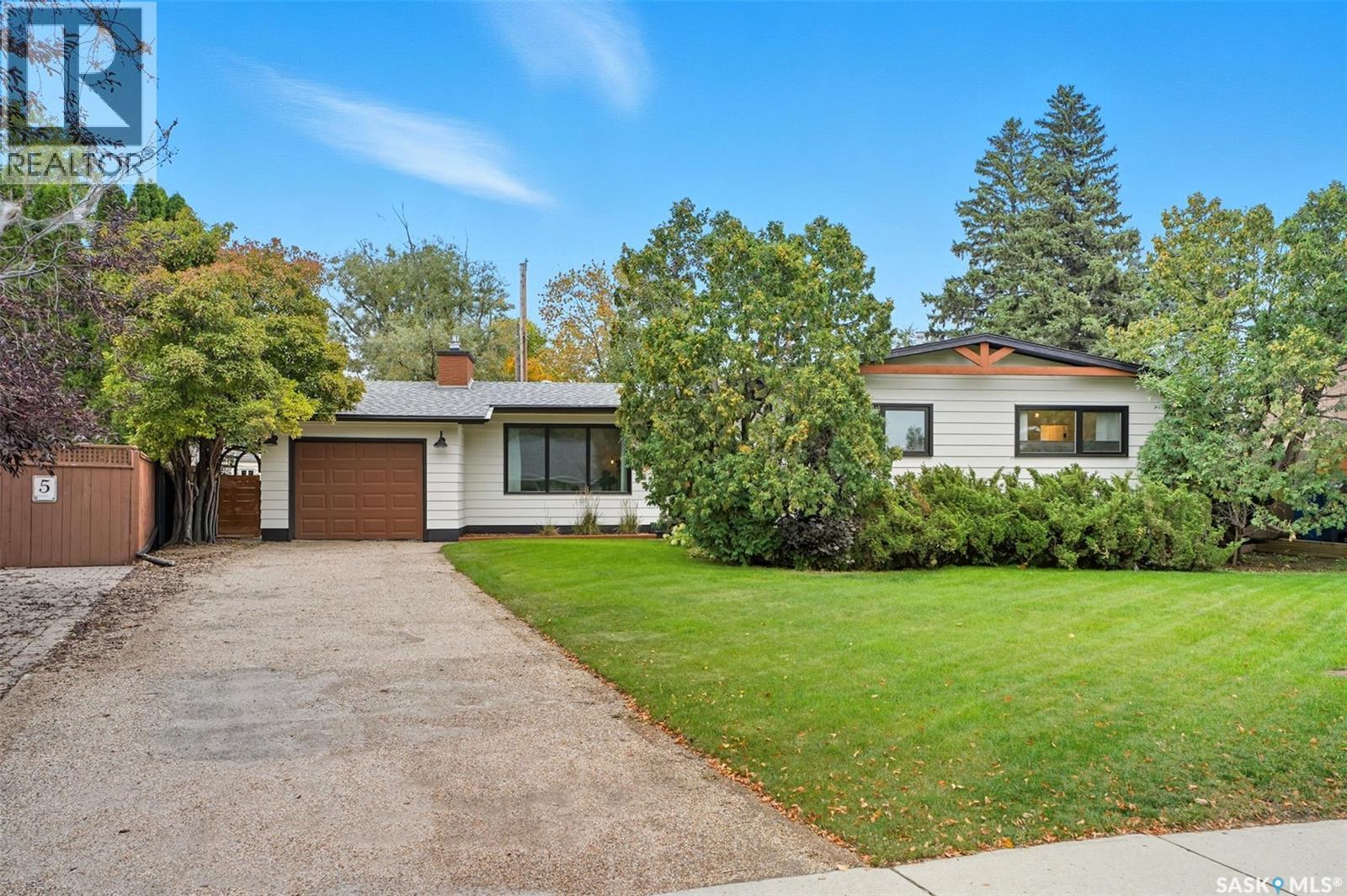 7 Rutter Cres, Saskatoon, SK S7H 0S9