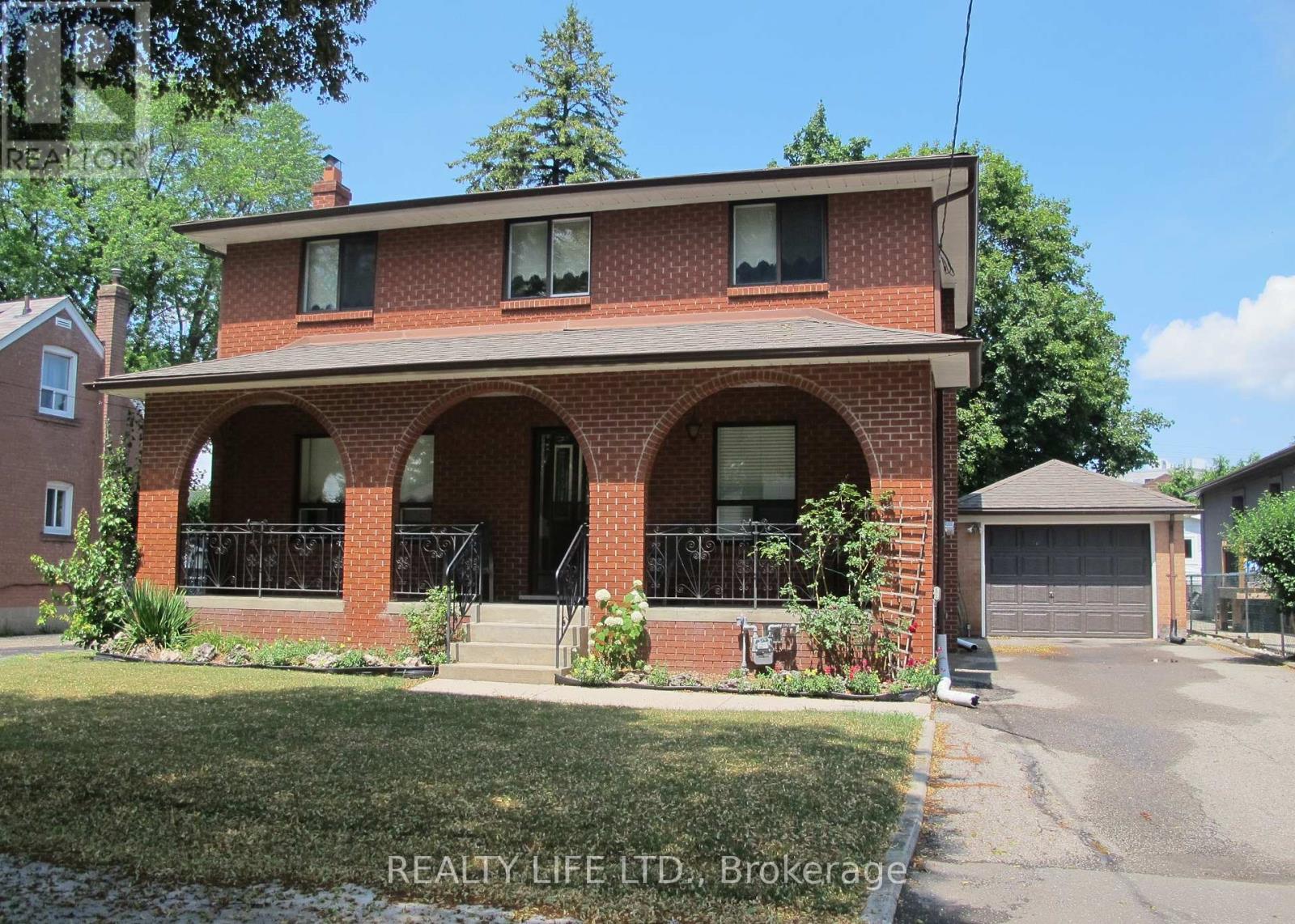 4 Rosalie Ave, Toronto Downsview-roding-cfb, ON M3L 1C5