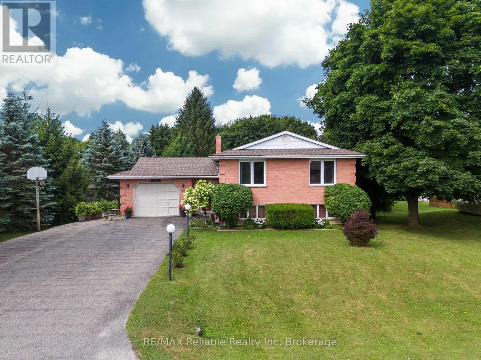25 Jordan Dr, North Huron, ON N0G 1E0