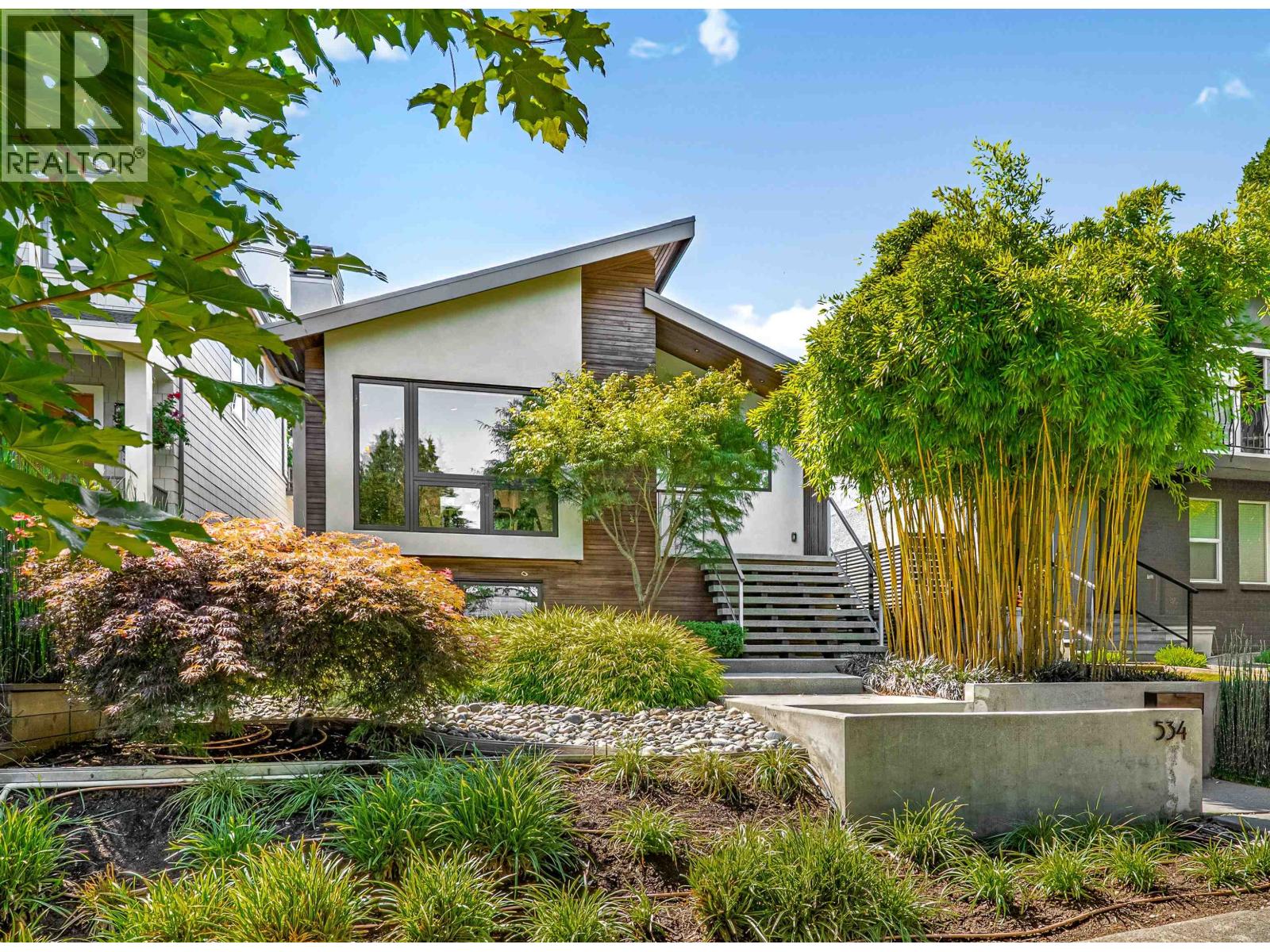 534 E 29th Ave, Vancouver, BC V5V 2R9