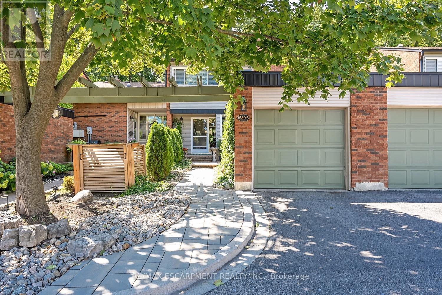 5 1580 Kerns Rd, Burlington, ON L7P 3A7