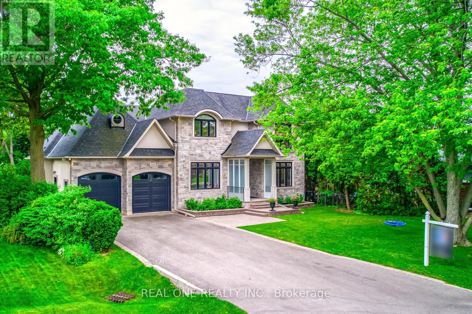 332 Sawyer Rd, Oakville, ON L6L 3N7