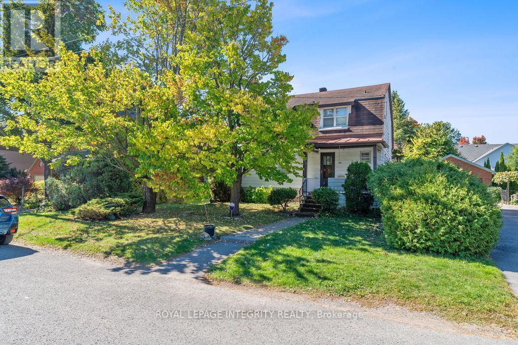 472 Edison Ave, Ottawa, ON K2A 1T9