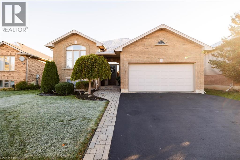 35 Osborn Ave, Brantford, ON N3T 6R1