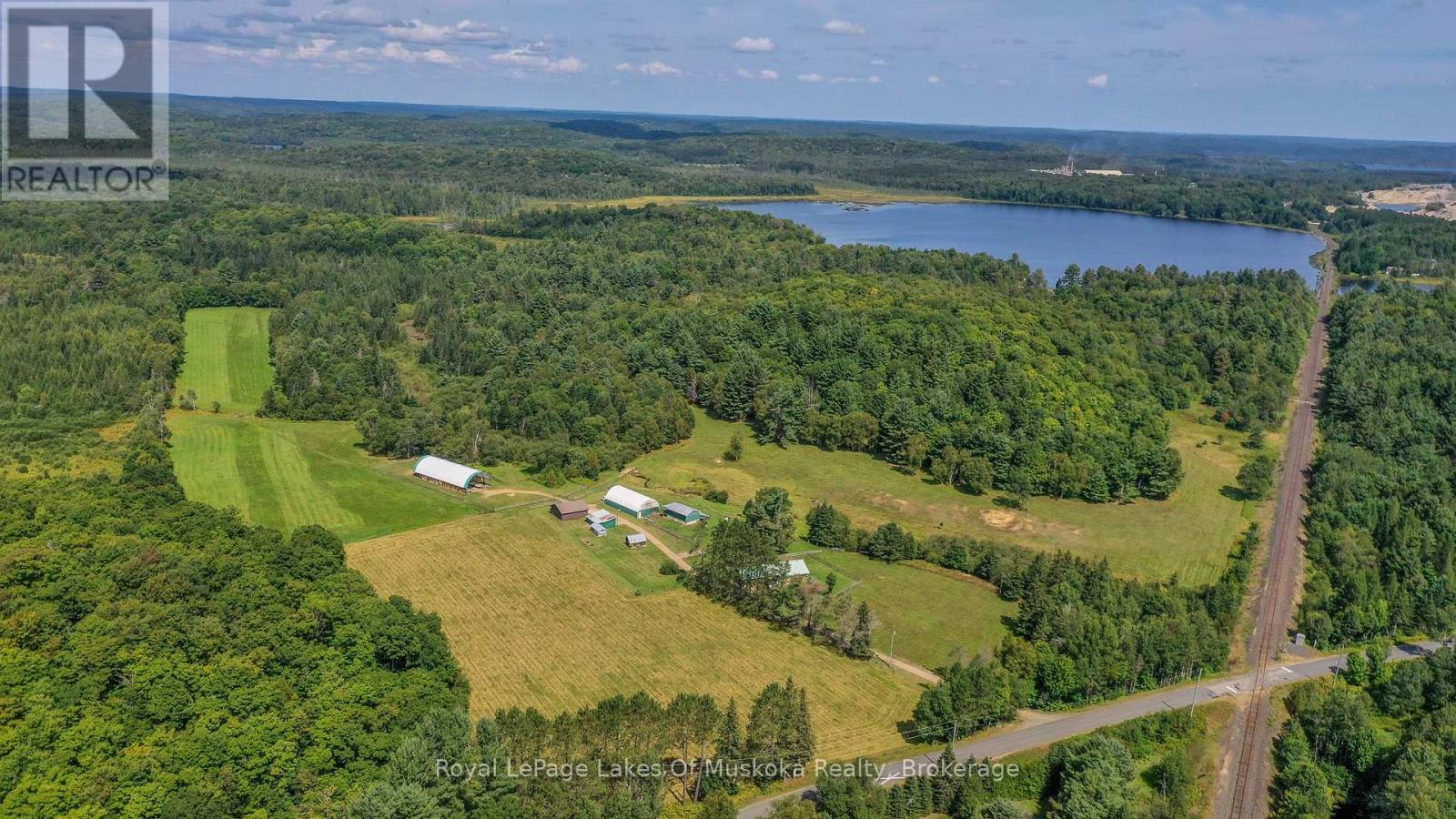 214 N Lancelot Rd, Huntsville, ON P0B 1M0