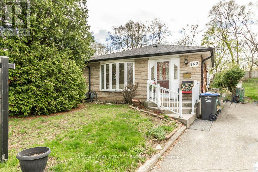 368 Lara Woods, Mississauga, ON L5A 3A9