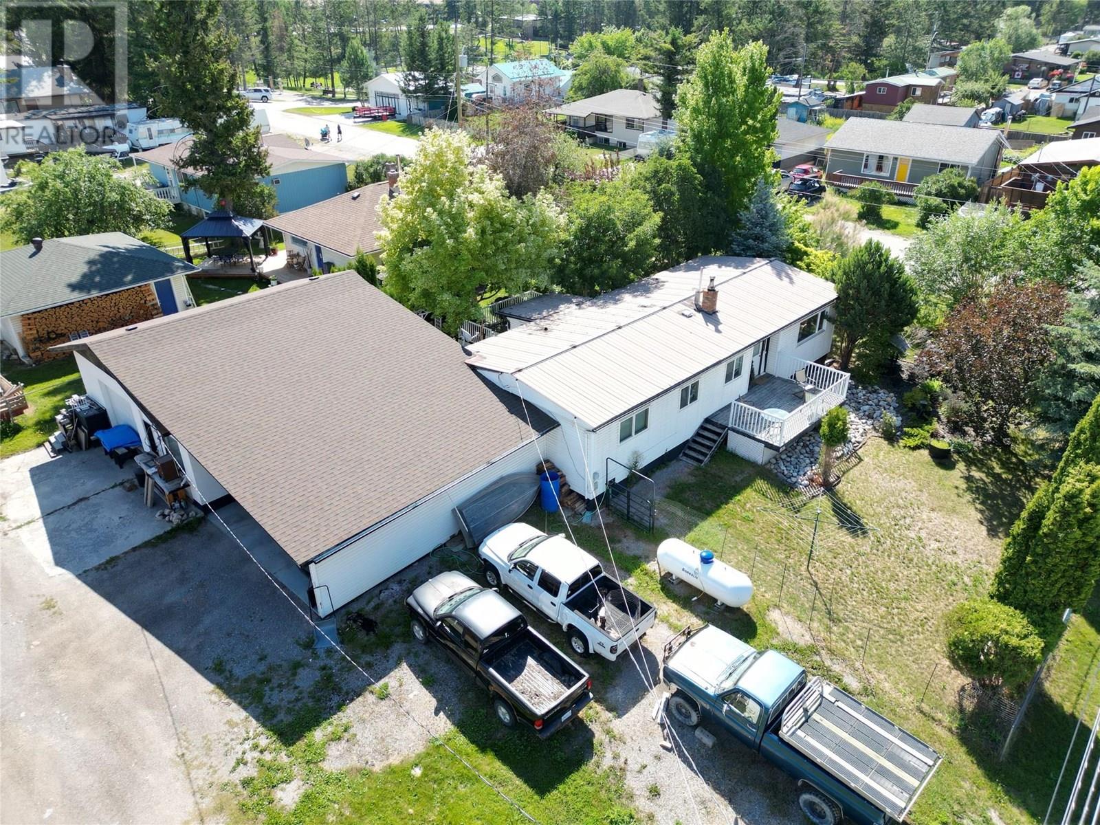7516 Columbia Ave, Radium Hot Springs, BC V0A 1M0