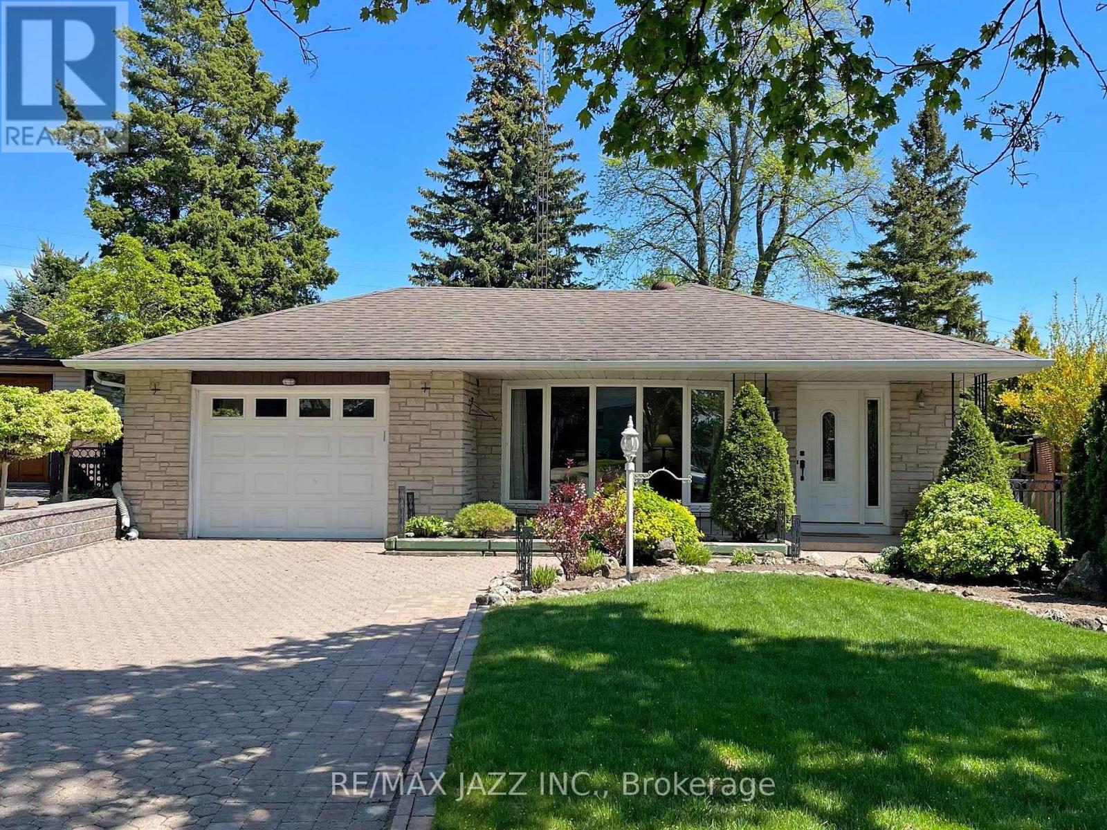 341 Elizabeth St, Oshawa, ON L1J 5S7