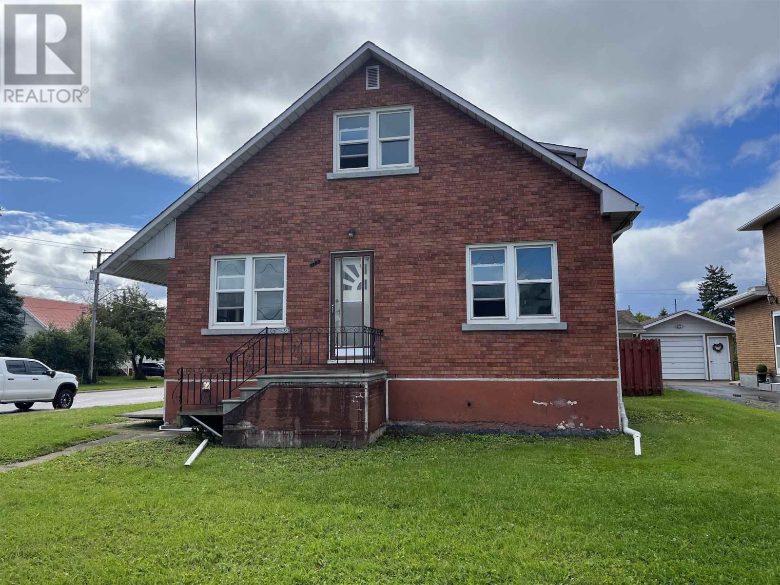 175 Henrietta Ave, Sault Ste. Marie, ON P6C 2A2