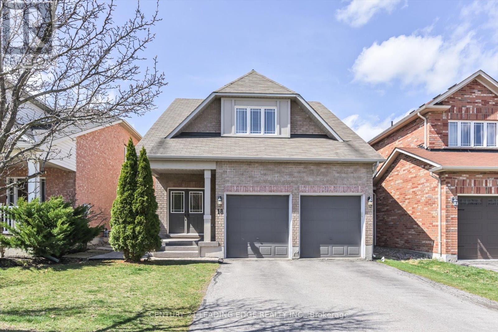 18 Kerr Ln, Aurora, ON L4G 0E5
