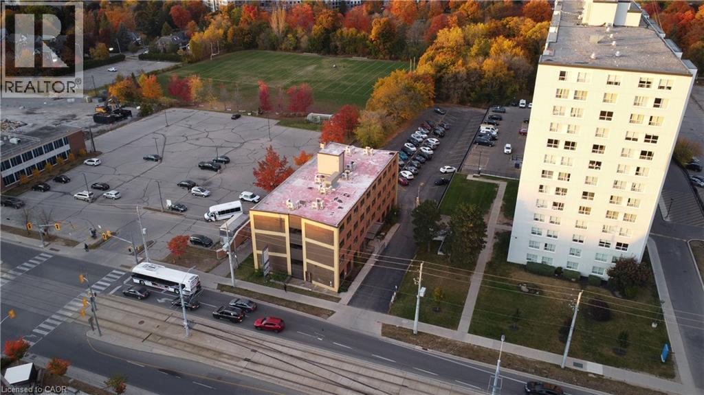 824 King St W, Kitchener, ON N2G 1G1