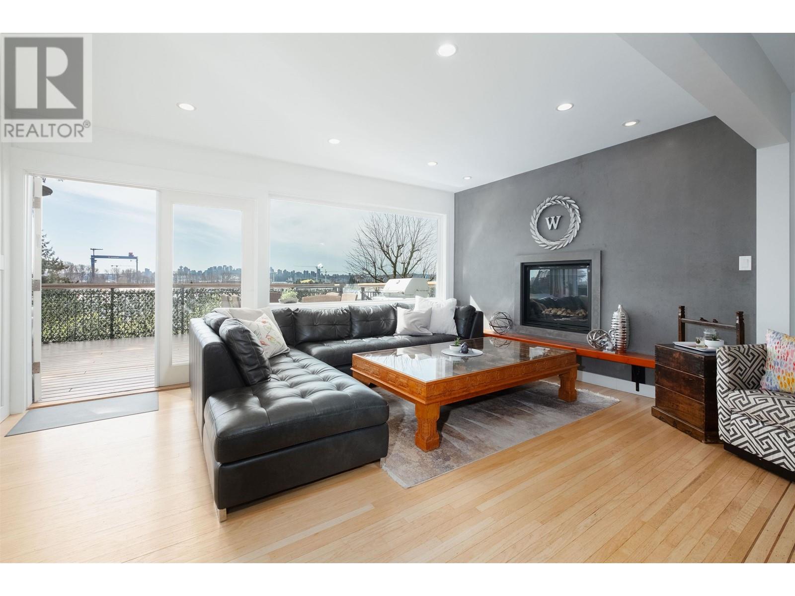 1095 W Keith Rd, North Vancouver, BC V7P 1Y6