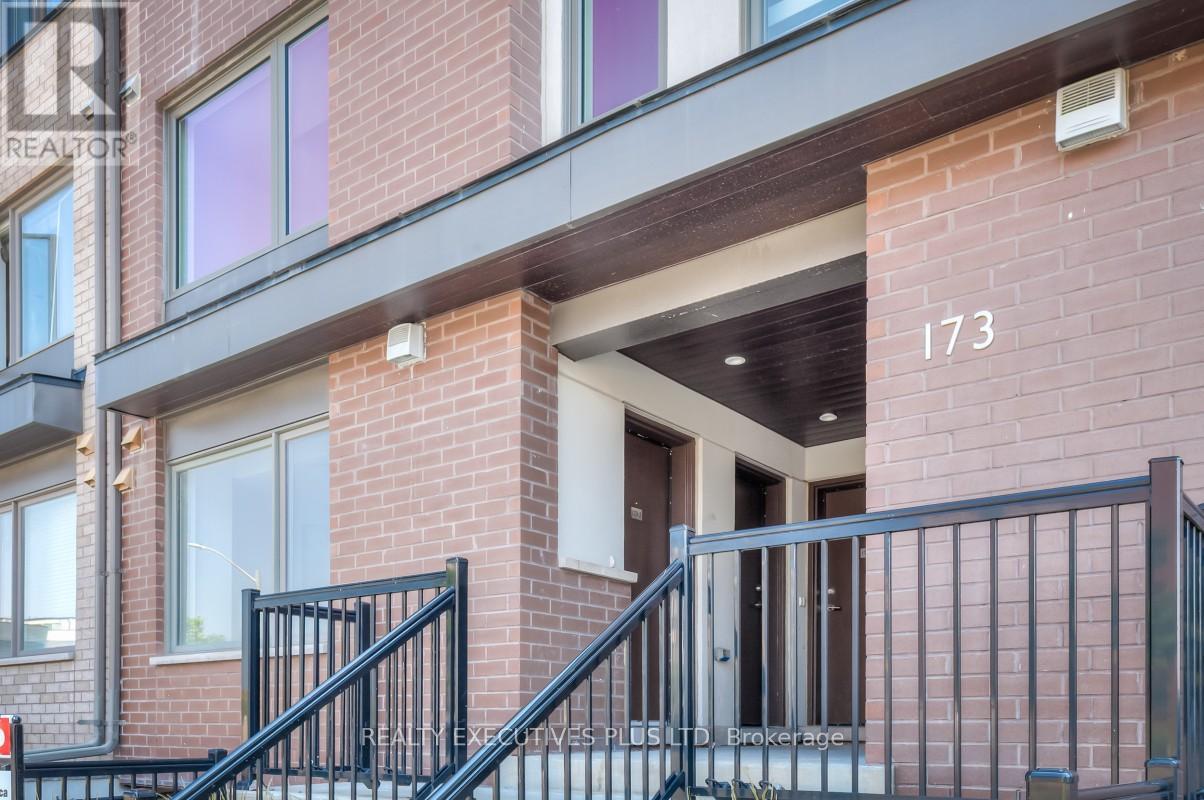 2 173 William Duncan Rd, Toronto, ON M3K 0B8