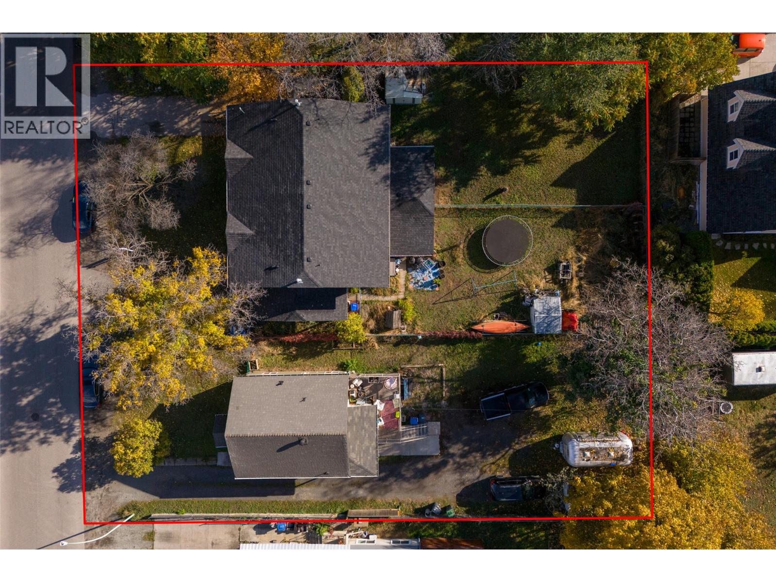 1025 10331035 Laurier Ave, Kelowna, BC V1Y 6B2