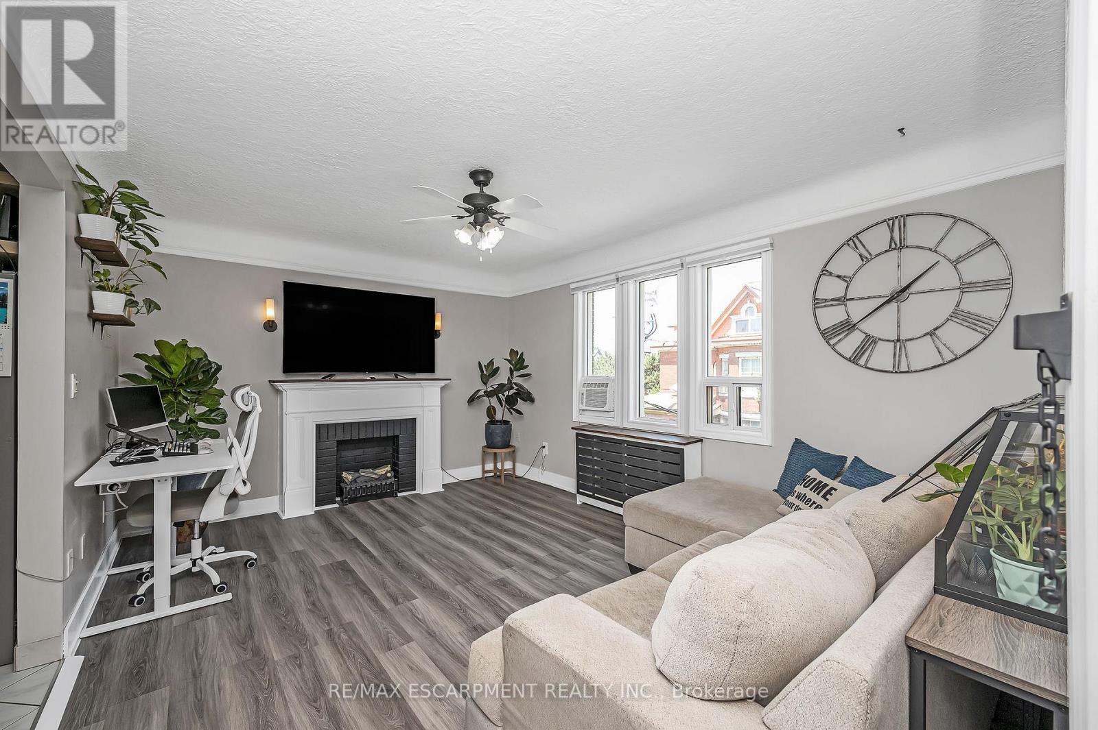 22 6 Vineland Ave, Hamilton, ON L8M 1R4