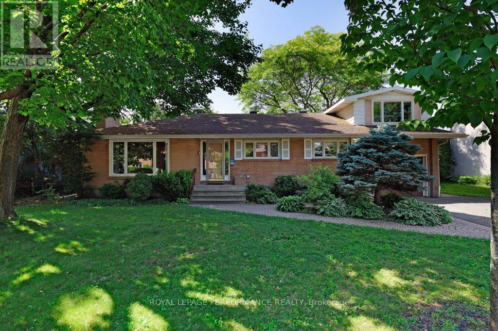 1388 Wesmar Dr, Ottawa, ON K1H 7T5