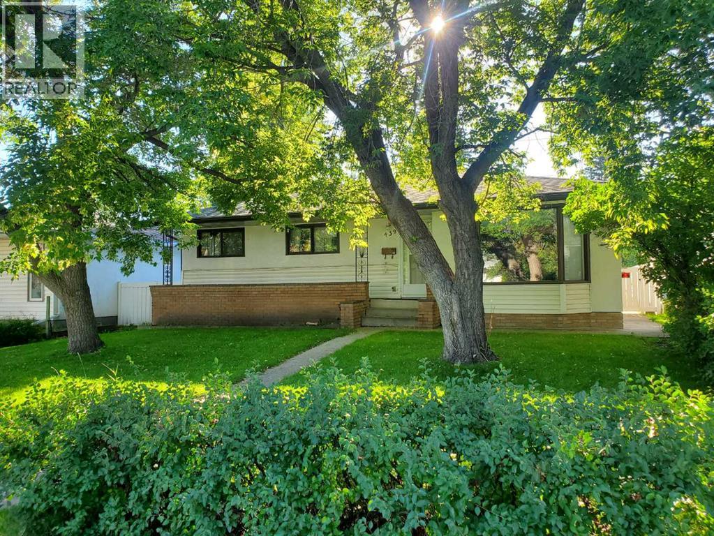 439 Arlington Dr SE, Calgary, AB T2H 1S4