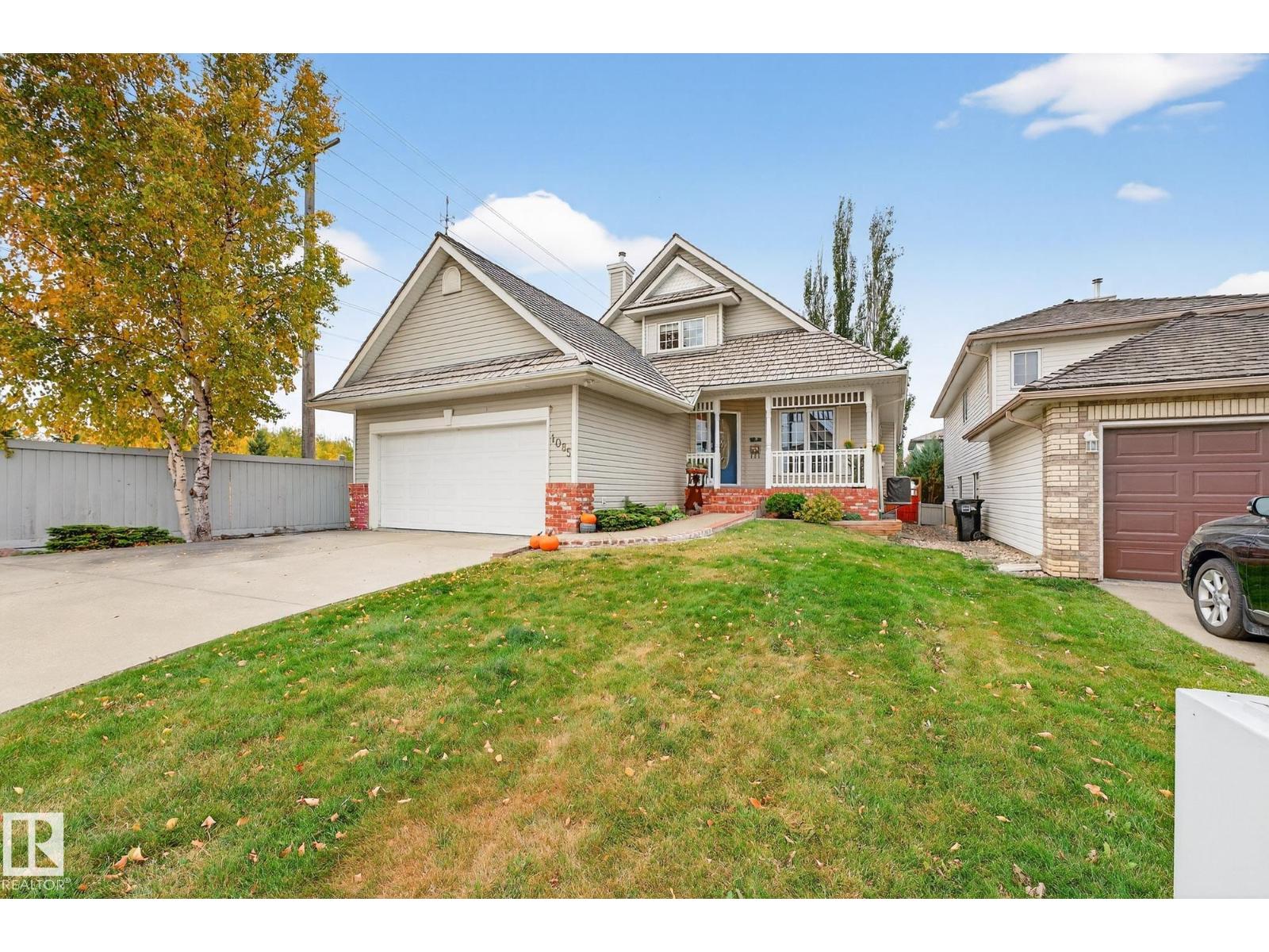 1085 Carter Crest Rd NW, Edmonton, AB T6R 2N2