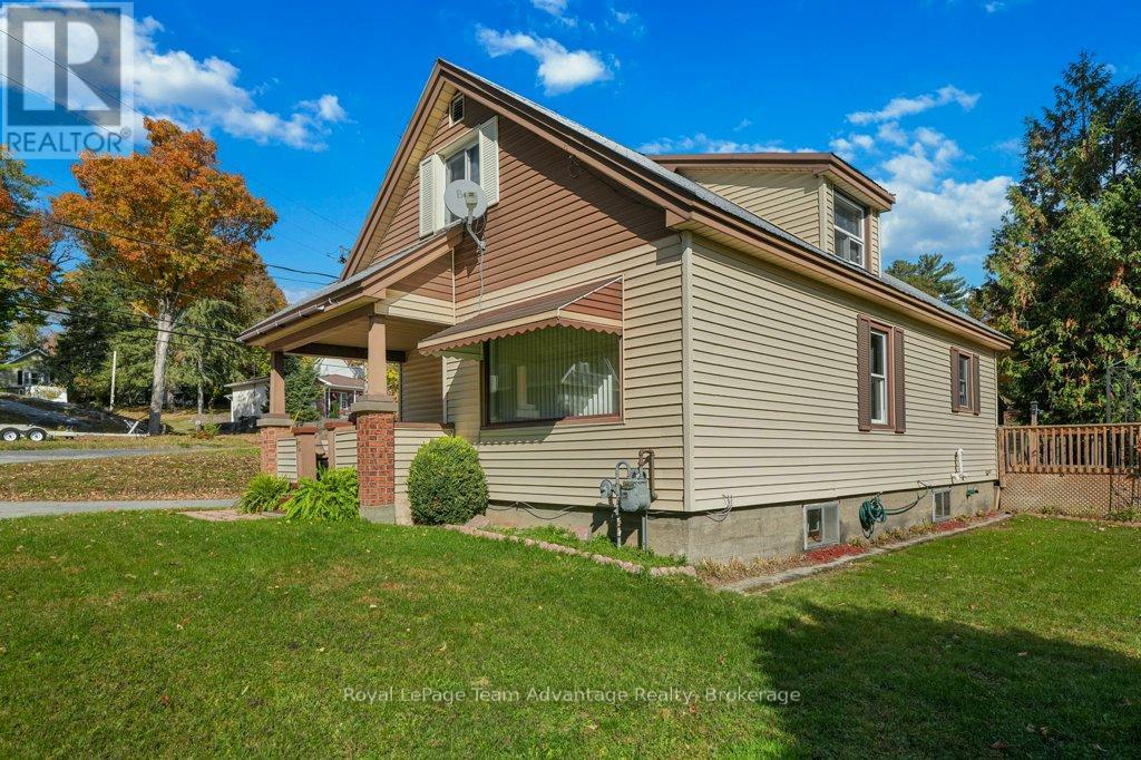 43 Hillcrest Ave, Parry Sound, ON P2A 1W9