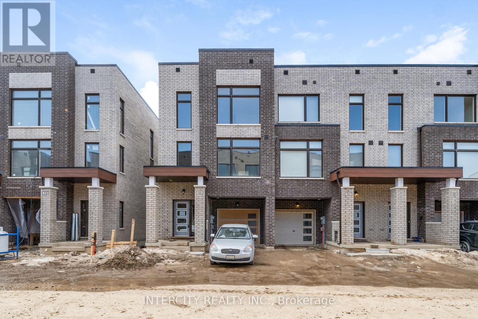 12 Queenpost Dr, Brampton Credit Valley, ON L6Y 6L2