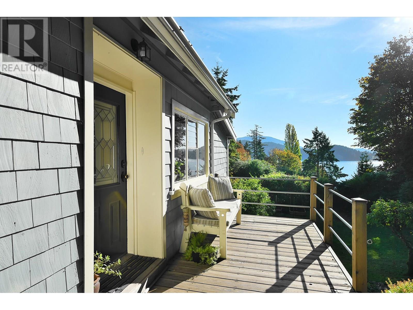 586 Bals Ln, Gibsons, BC V0N 1V9
