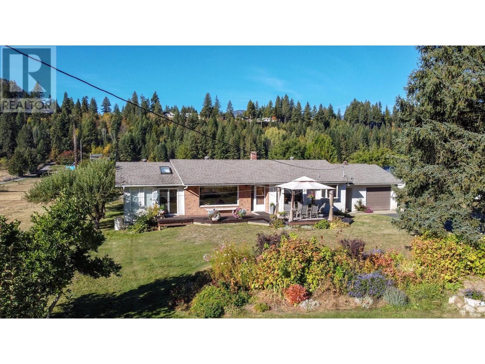 2697 Shoreacres Rd, Castlegar, BC V1N 4R1