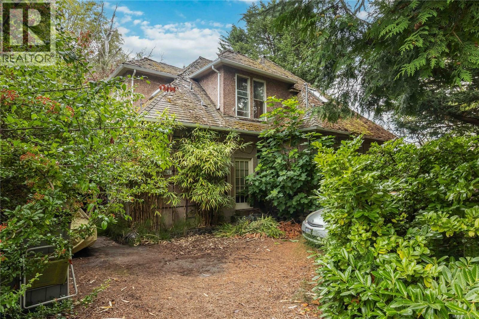 2546 Killarney Rd, Saanich, BC V8P 3G7