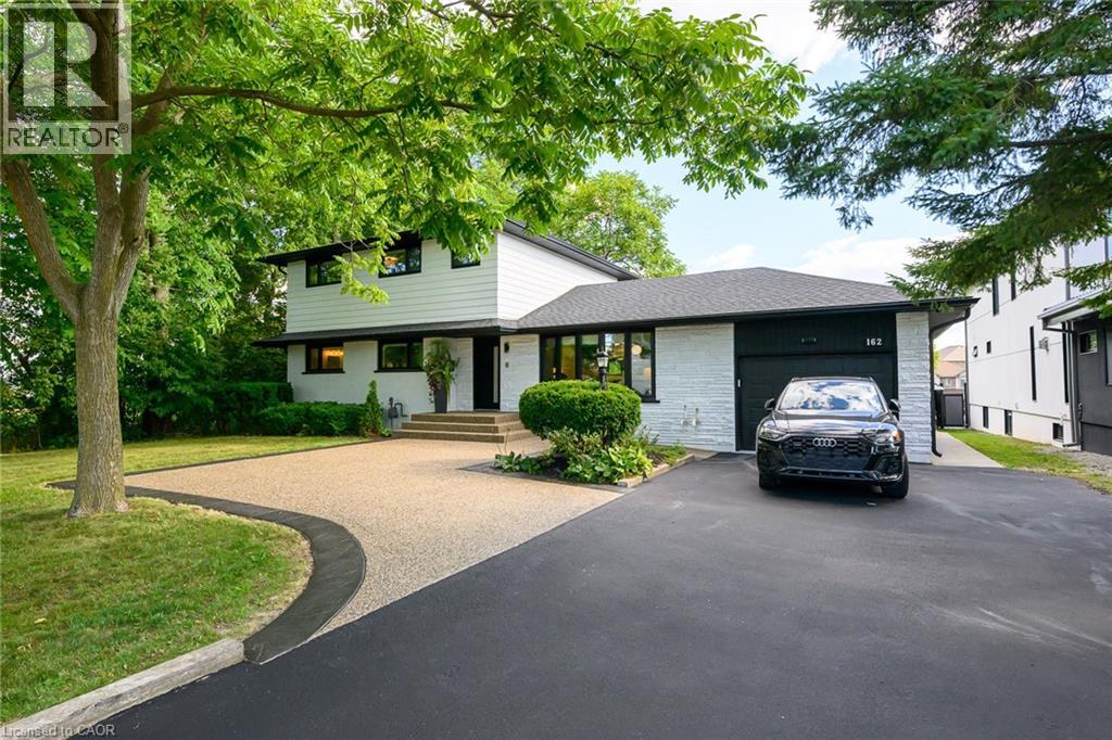 162 Stone Church Rd E, Hamilton, ON L9B 1A9