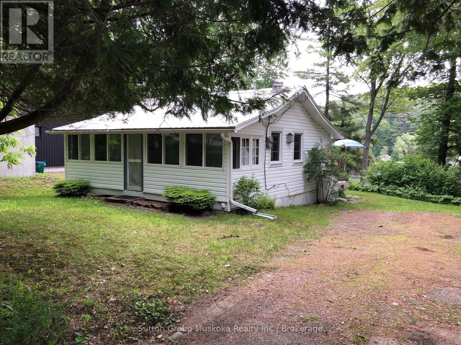 726 Muskoka Rd 10 Rd, Huntsville, ON P0B 1L0