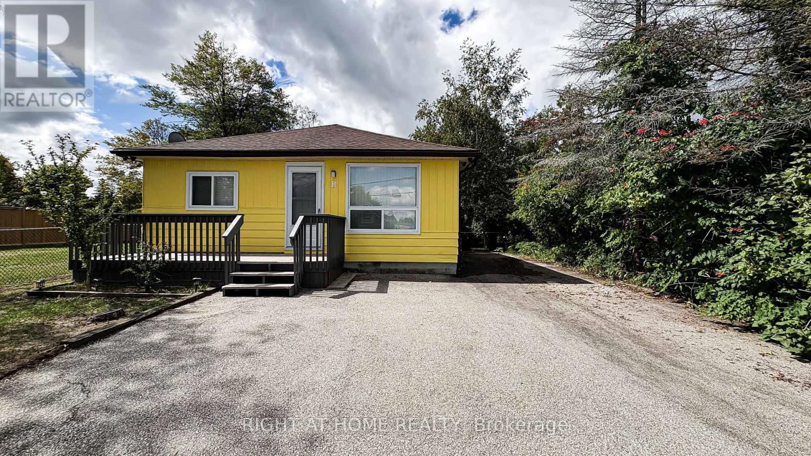 8 58th Street South, Wasaga Beach, ON L9Z 1W6