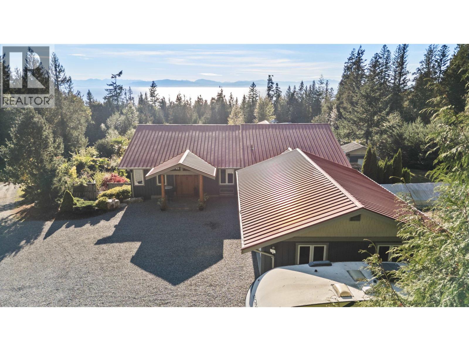 2440 Sunshine Coast Hwy, Roberts Creek, BC V0N 2W5