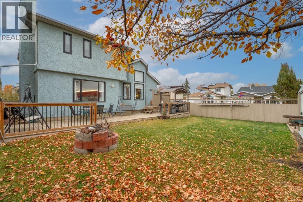 9 Hunters Mews, Okotoks, AB T1S 1M2