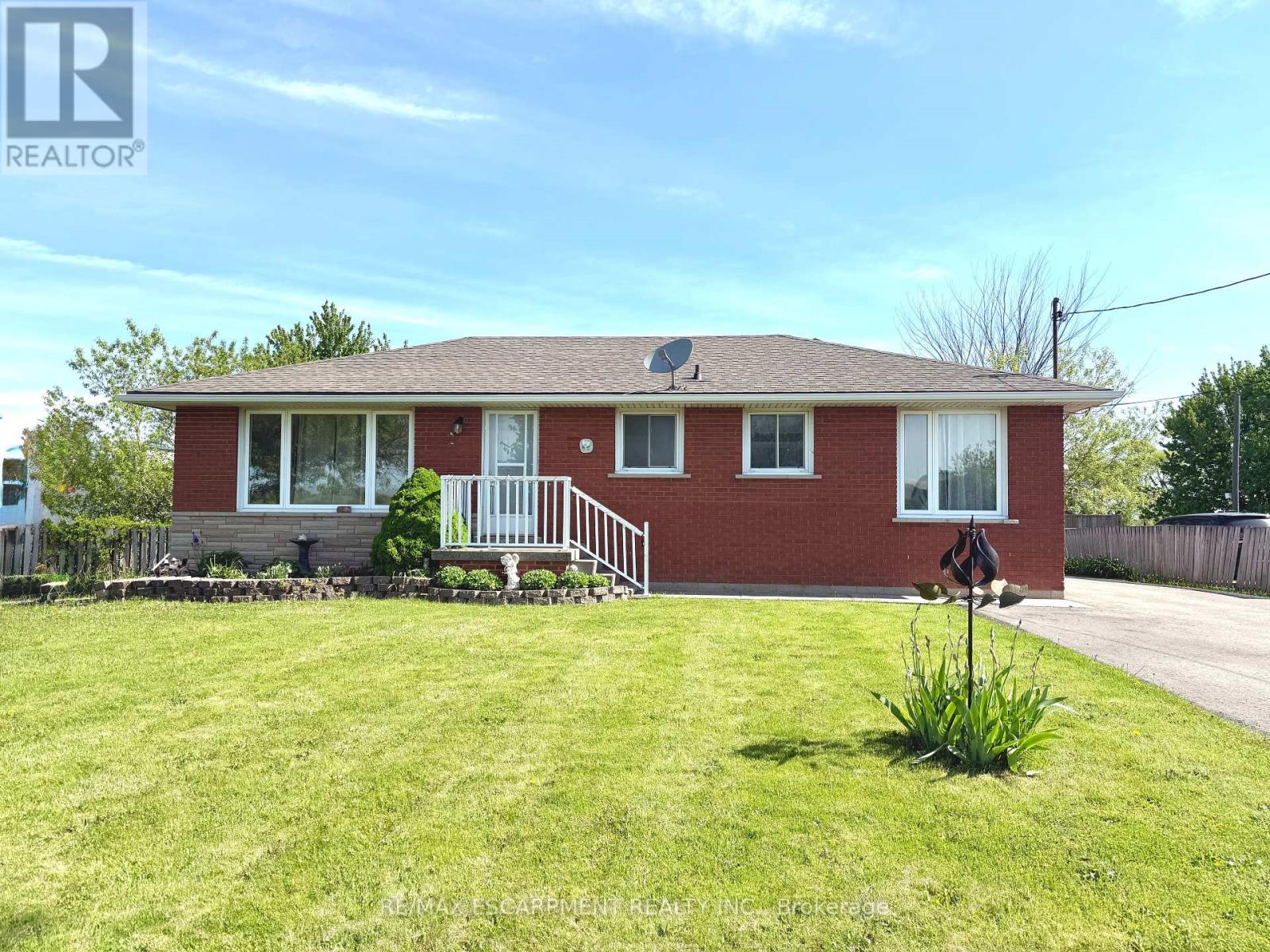 725 Mud St E, Hamilton, ON L8J 3B8