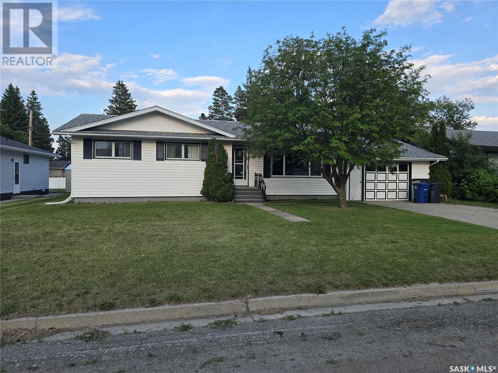 212 8 Street East, Wynyard, SK S0A 4T0