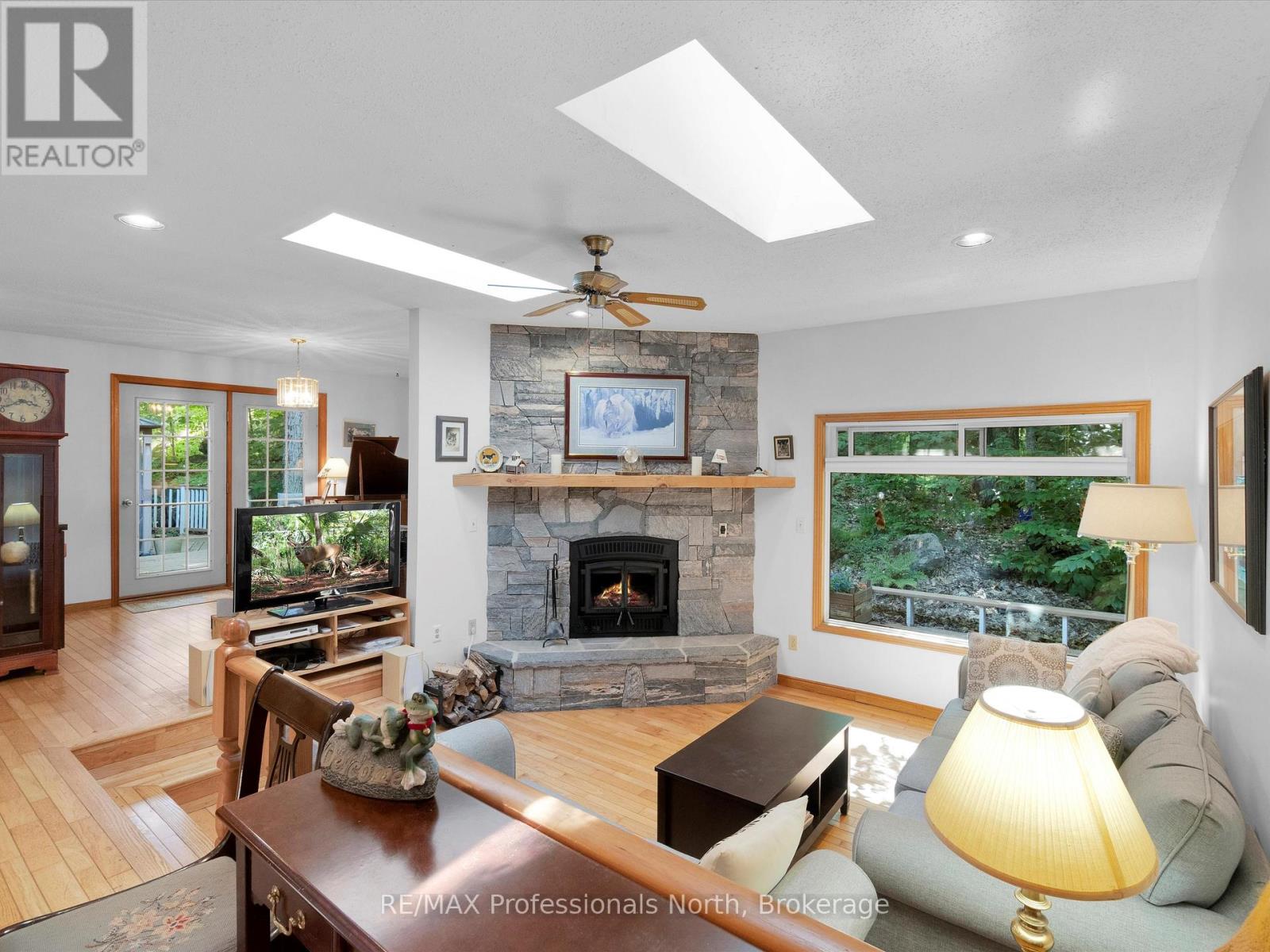 5 Todholm Dr, Muskoka Lakes, ON P0B 1J0