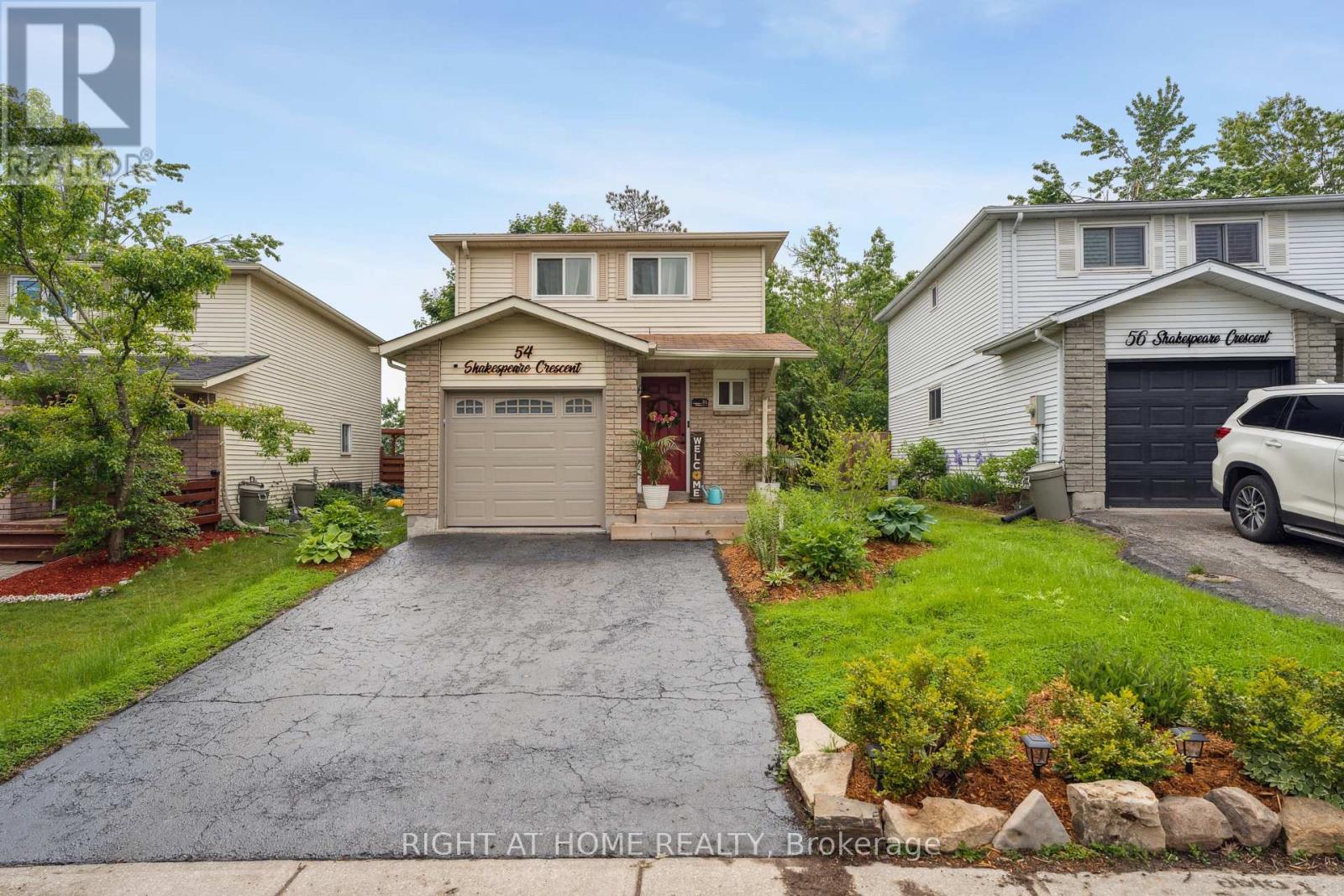 54 Shakespeare Cres, Barrie, ON L4N 6C1