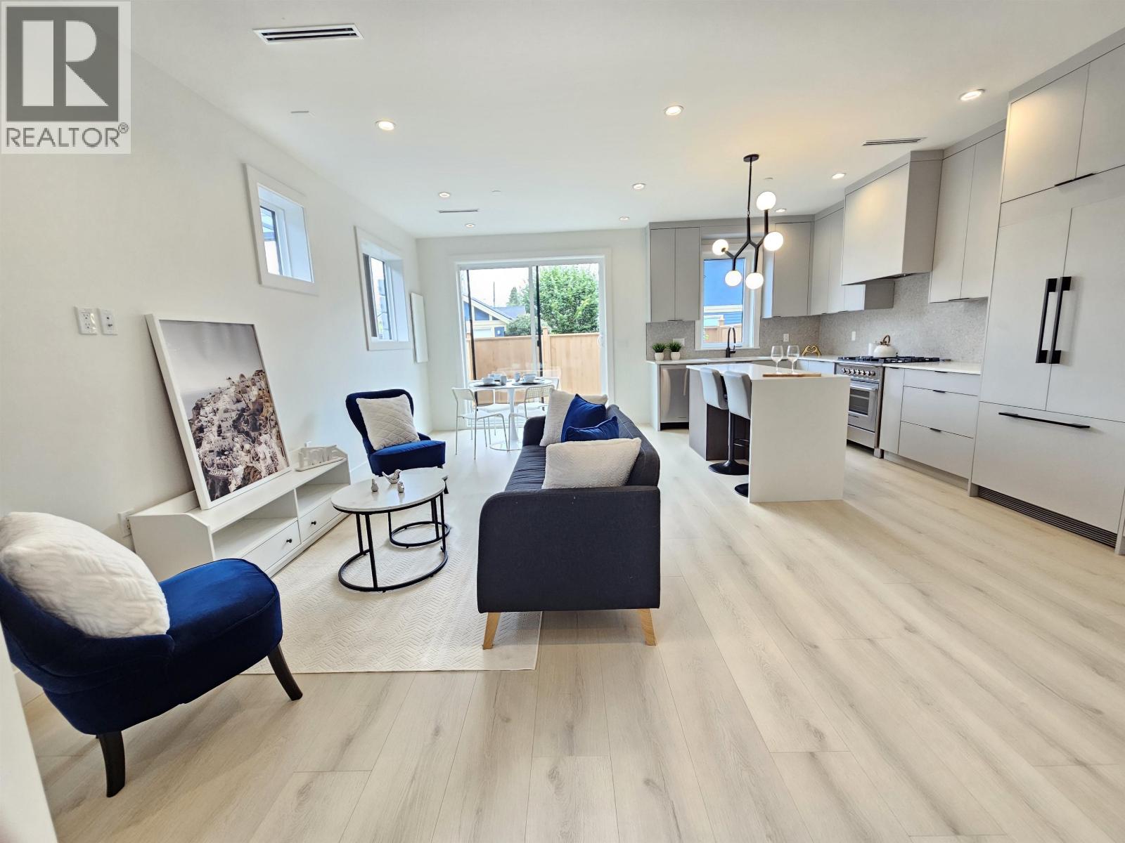 7180 Ontario Street Unit 1, Vancouver, BC V5X 3B6